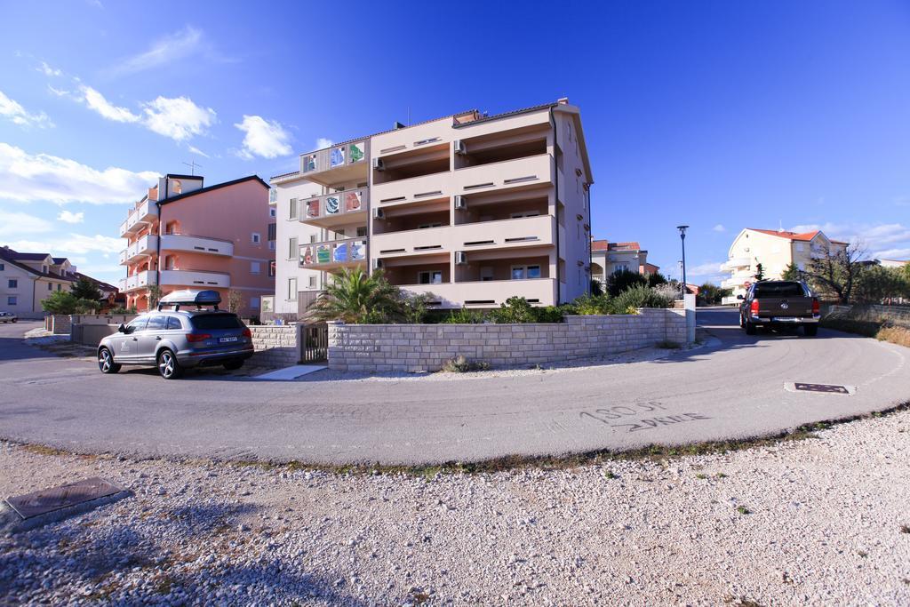 Apartments Miroslav Povljana Luaran gambar