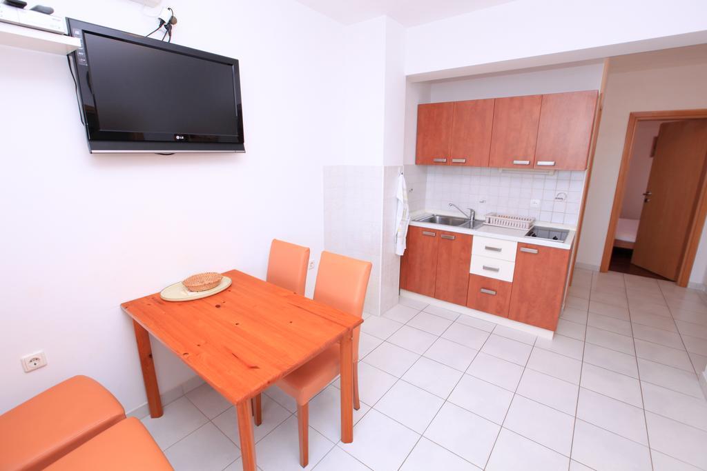 Apartments Miroslav Povljana Luaran gambar