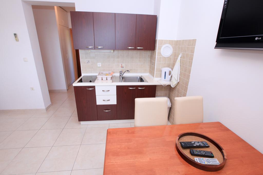 Apartments Miroslav Povljana Luaran gambar