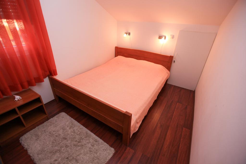 Apartments Miroslav Povljana Luaran gambar