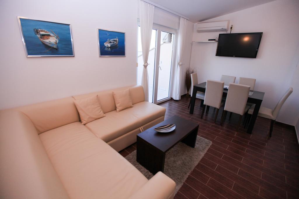 Apartments Miroslav Povljana Luaran gambar