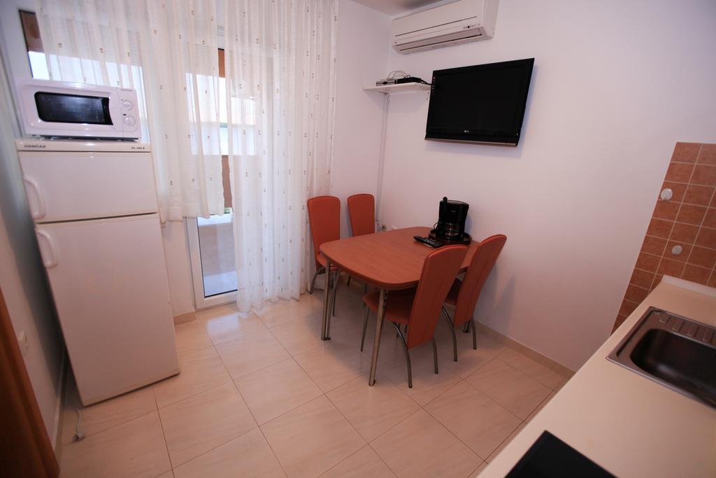 Apartments Miroslav Povljana Luaran gambar
