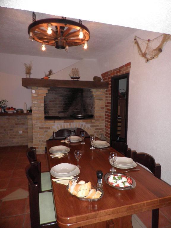 Apartments Miroslav Povljana Luaran gambar